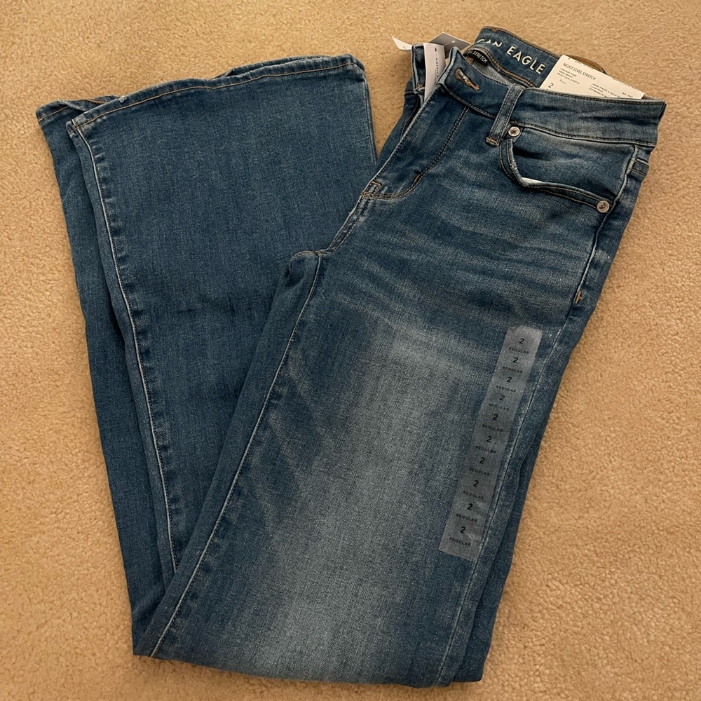 NWT AMERICAN EAGLE Low-rise flare jeans (US 2 Regular)